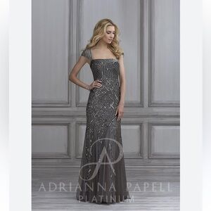 Adrianna Papell CAP SLEEVE BEADED GOWN Grey‎ size 6